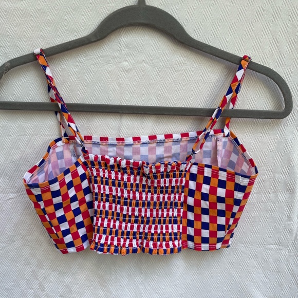 Hollister graphic patterned cropped top in large - Picture 2 of 3